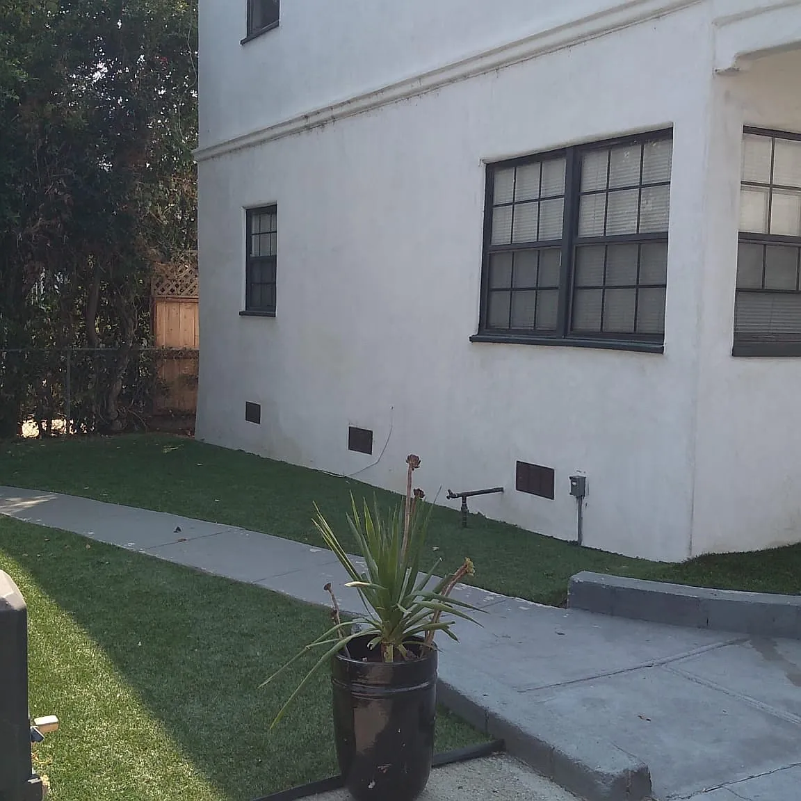 1233 Gordon St — Photo 2