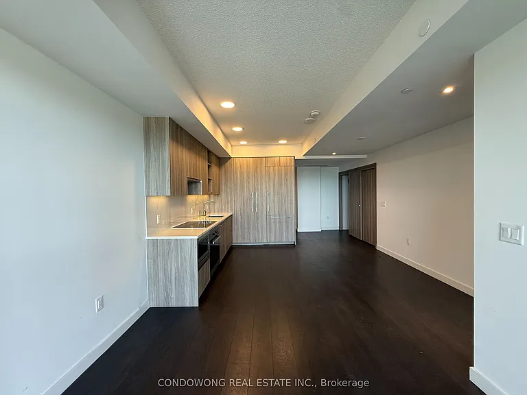 25 McMahon Dr #1807 — Photo 4