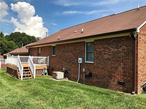 3rd image of 1807 Meadow Green Dr