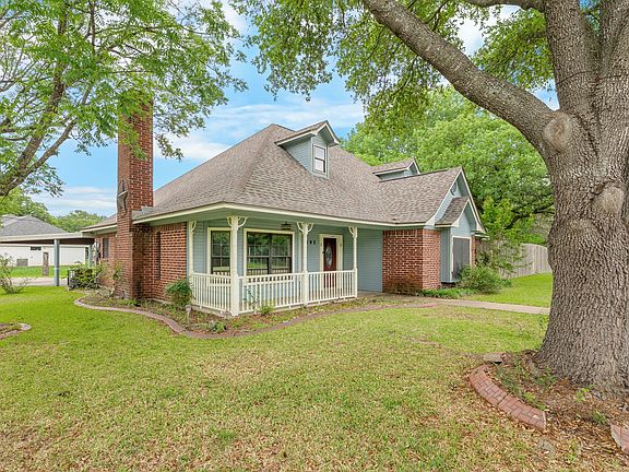 3rd image of 592 Ouida Dr