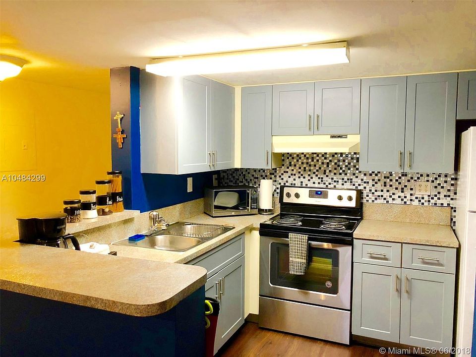 1st image of 9884 Nob Hill Ln
