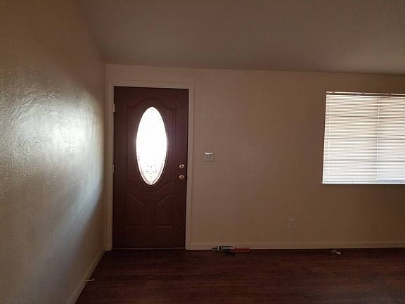4th image of 5674 Red Oak Dr