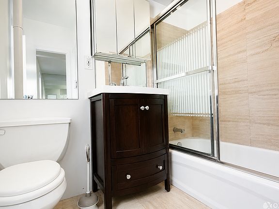 4th image of 201 E 20th St APT 3-C