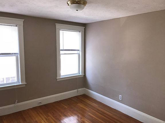 3rd image of 36 Gordon St APT 1