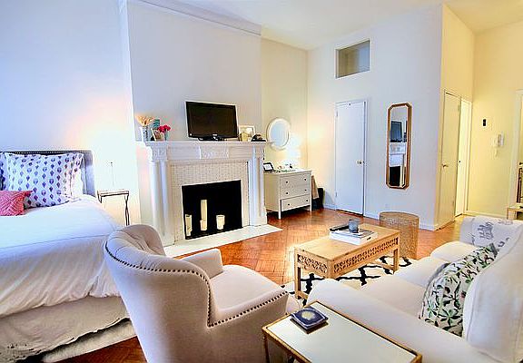 3rd image of 11 E 66th St APT 4B