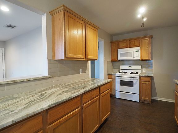 5th image of 4508 Bennett Ave #A