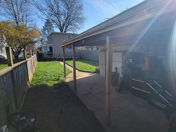 3rd image of 1747 Temple Ave