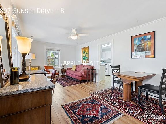 4th image of 1807 Sunset Dr #B