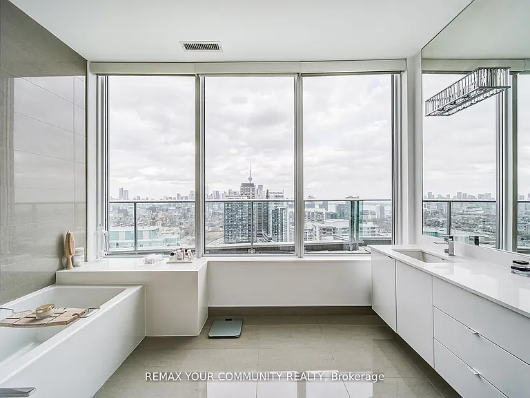 150 E Liberty St #Penthouse 2 — Photo 24