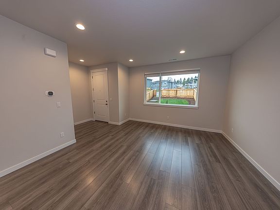 4th image of 18503 NE 44th Ave