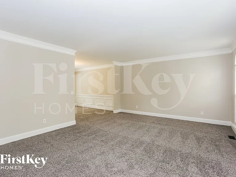 8601 Glade Ct — Photo 6