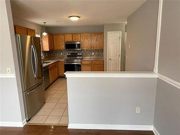 5th image of 2485 Margaret Ct