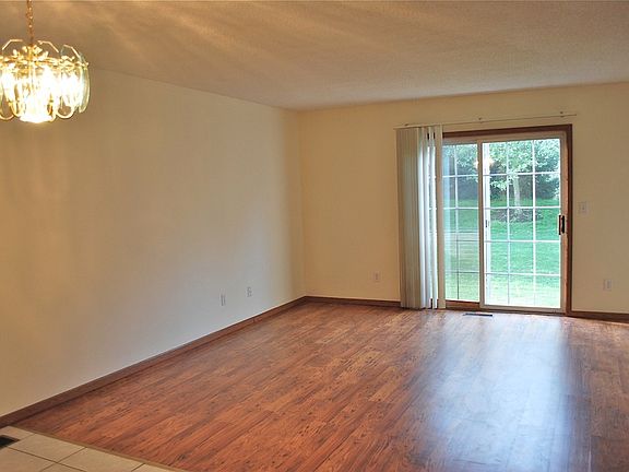 3rd image of 7361 Kirkdale Dr