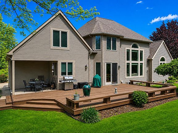 3rd image of 146 Summerfield Ct SW