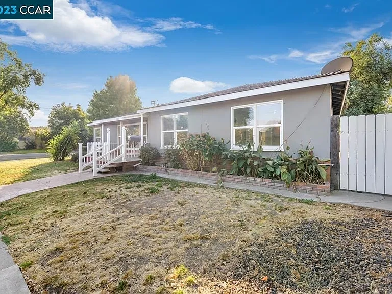 1502 Oakwood Dr — Photo 7