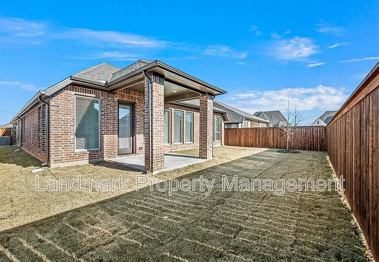 1822 Buckeye Ln — Photo 2