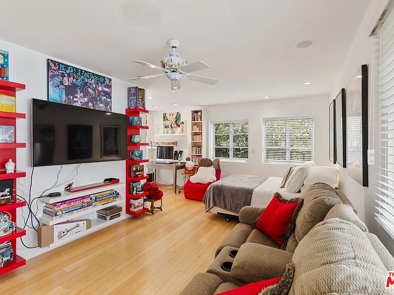 7122 Dume Dr — Photo 28