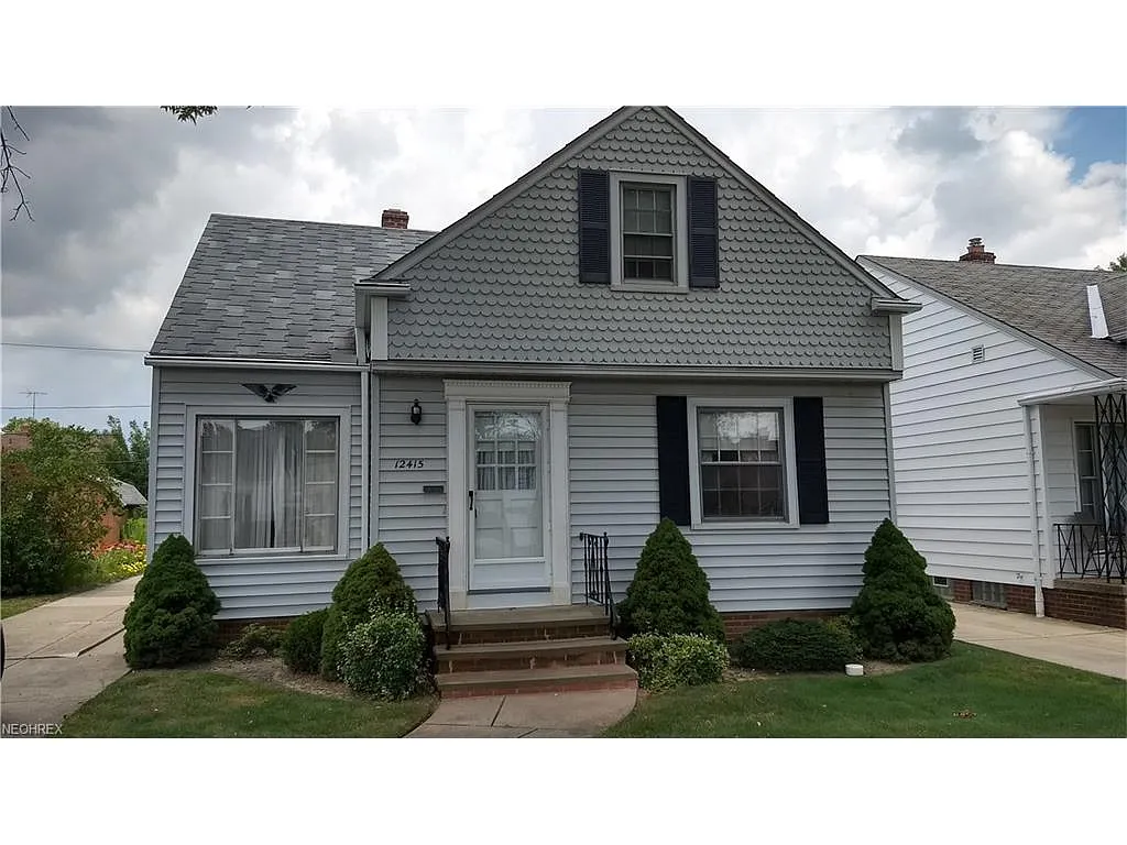 12415 Oak Park Blvd photo 1