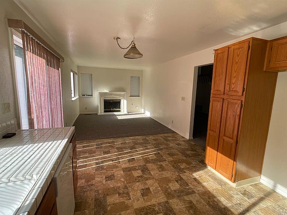 4th image of 573 Rolling Oak Ct