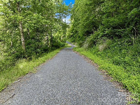 4th image of 948 Cove Creek Ln