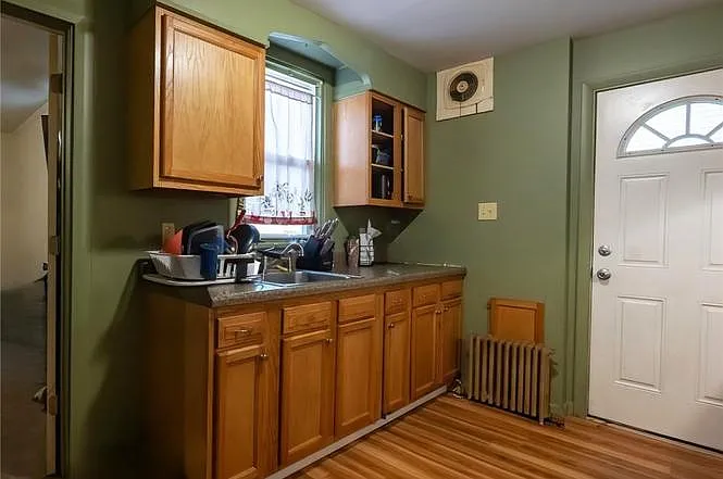 2 bed, 1300 sqft, $1,300 — Photo 4