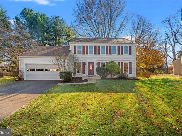 2 Beauvoir Ct, Rockville, MD 20855