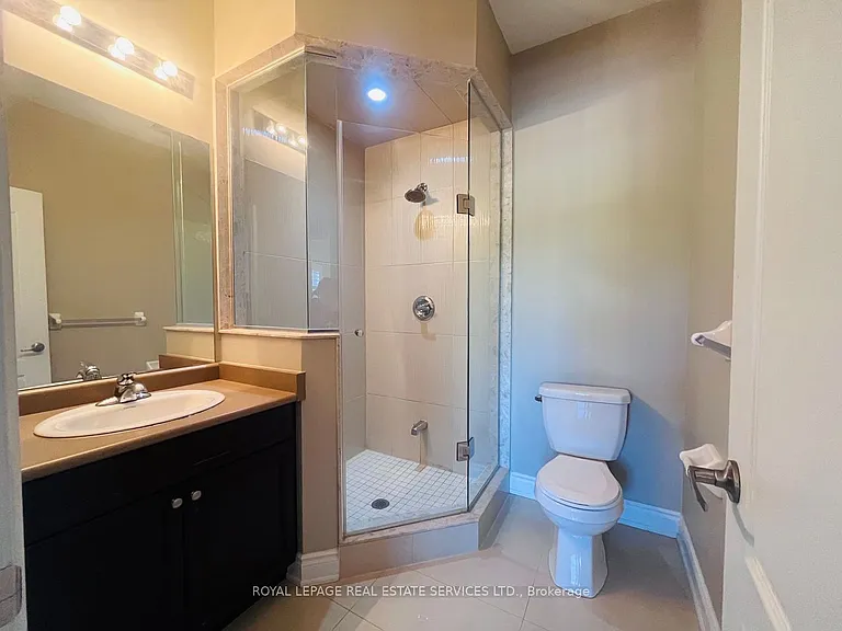 2366 Chateau Cmn — Photo 23