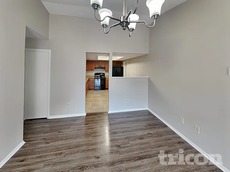 1239 La Mesa Ave — Photo 6