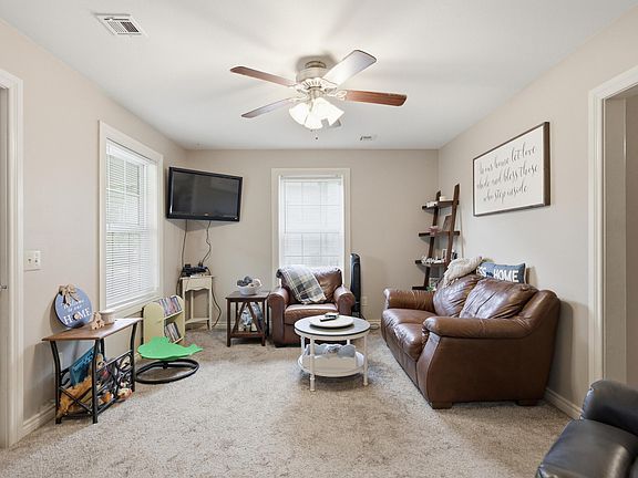 4th image of 524 Walnut Street