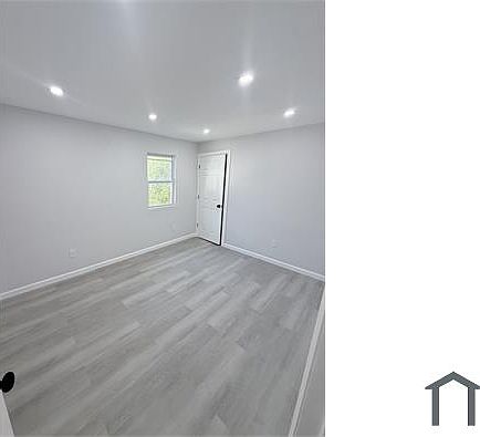 5th image of 27 Targee St