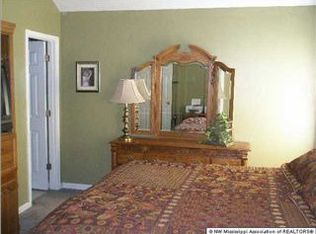 6624 Pleasant Acres Dr, Olive Branch, MS 38654