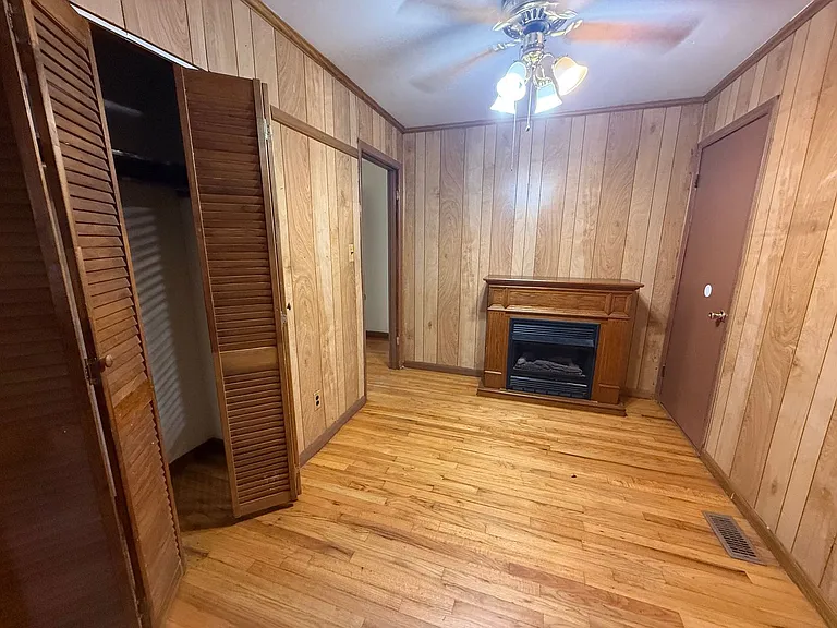 1017 Vance St E — Photo 5