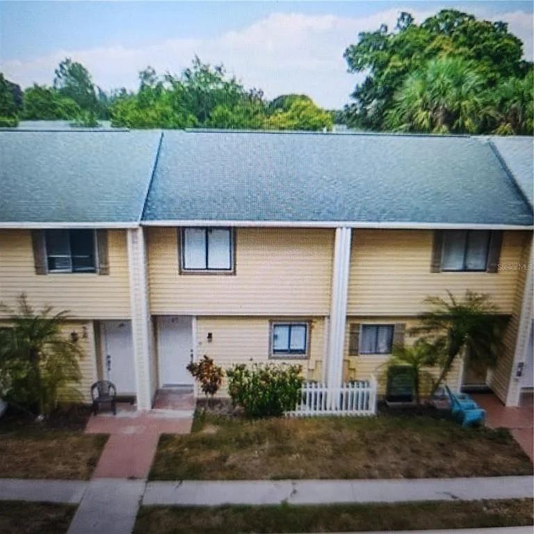 2 bed, 1.5 bath, 1032 sqft, $1,750 — Photo 1