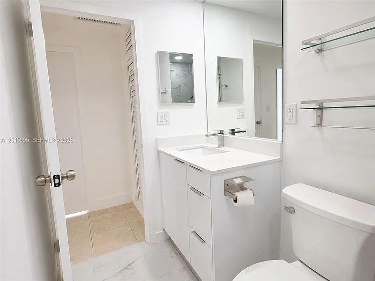 1408 Brickell Bay Dr #1104 — Photo 8