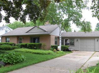 324 Washington Ct, Thiensville, WI 53092