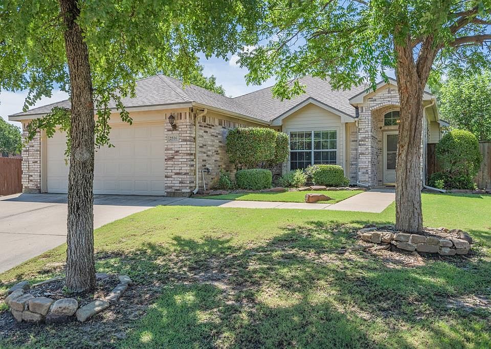 1st image of 2516 Briar Forest Dr