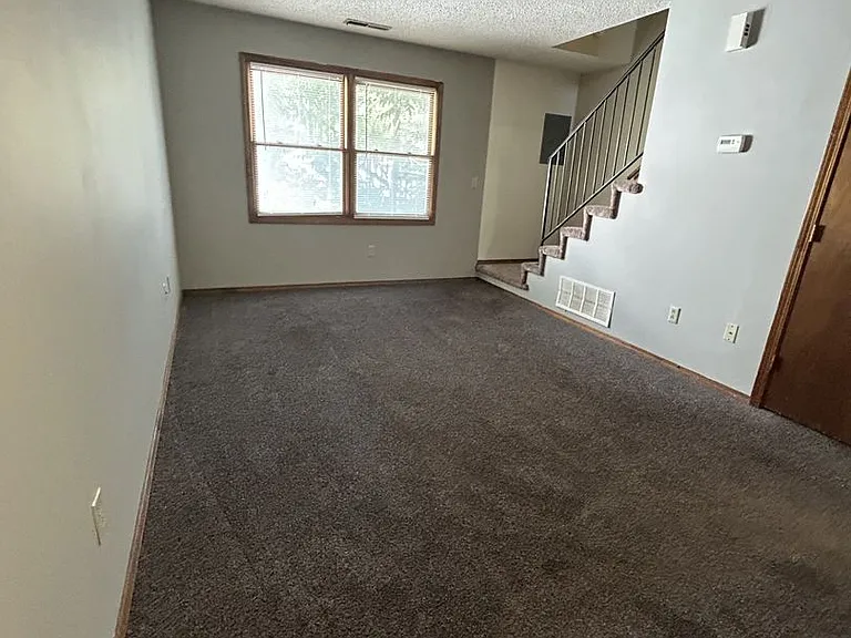 207 E Carlton St — Photo 3