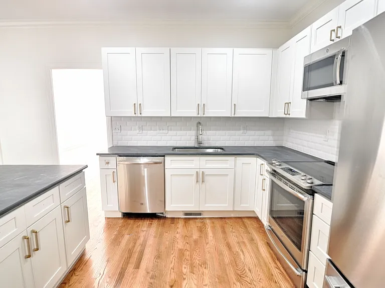 2068 Carriage Way — Photo 21