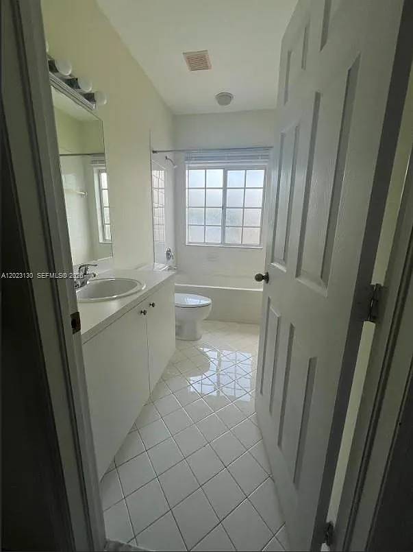 Floridian Bay Estates Sou — Photo 2