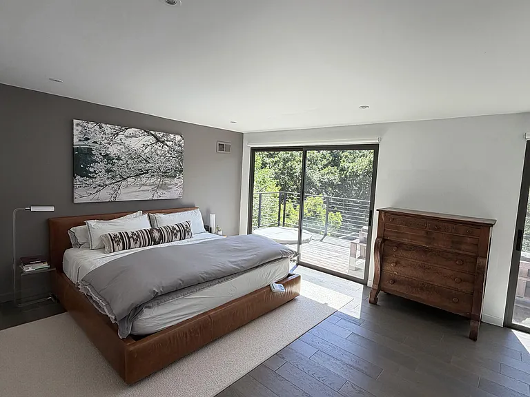 250 Redwood Rd — Photo 12