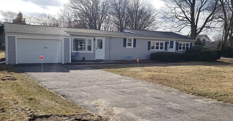 1st image of 40 Valley St
