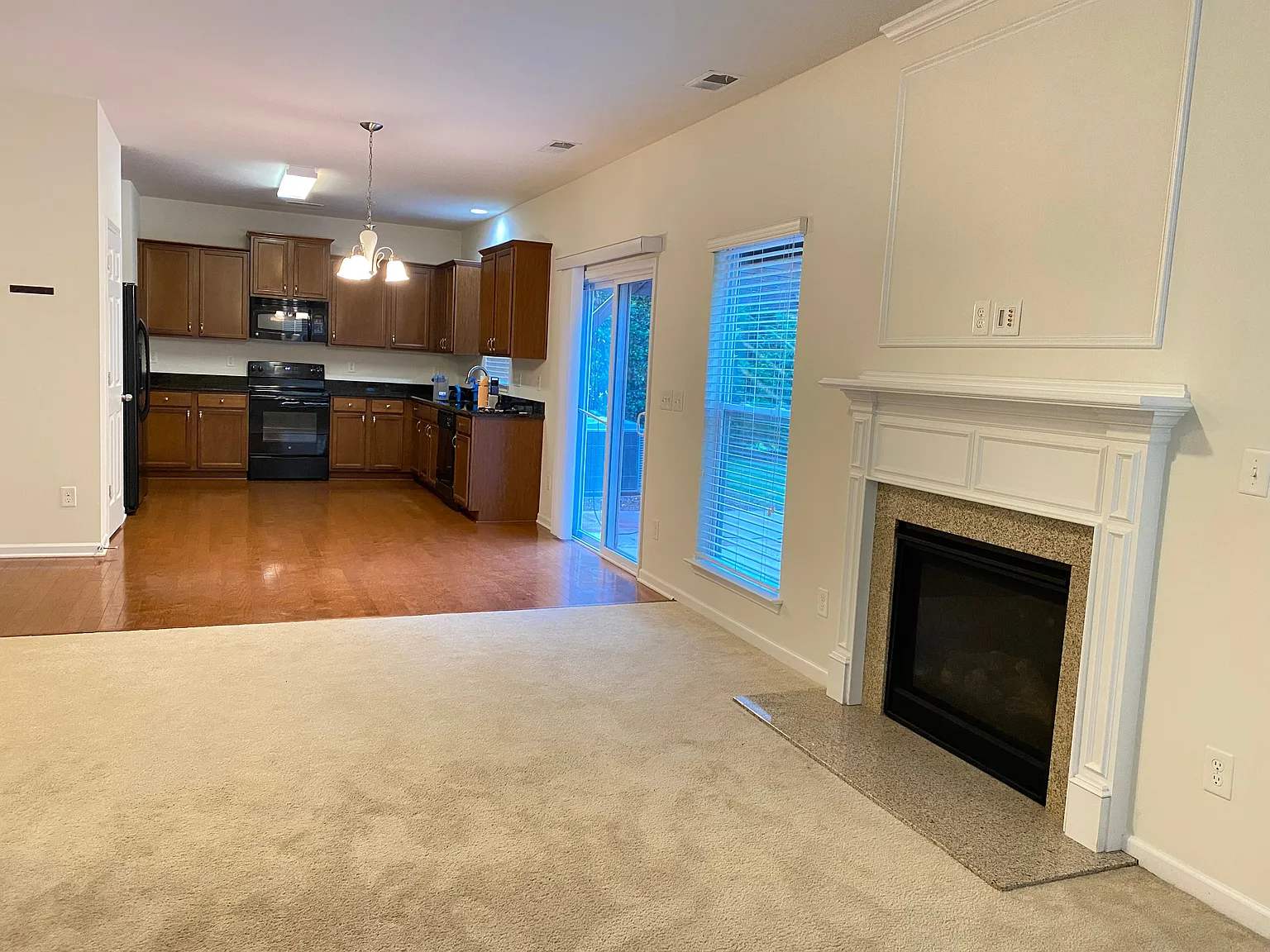 3 bed, 2.5 bath, 2300 sqft, $2,800 — Photo 4