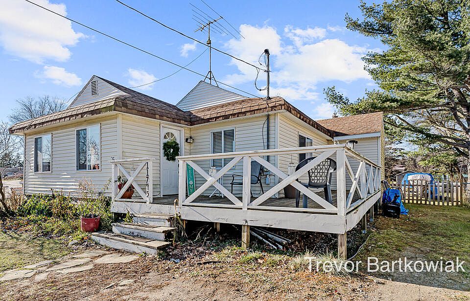 1st image of 11745 Maywood Dr NE