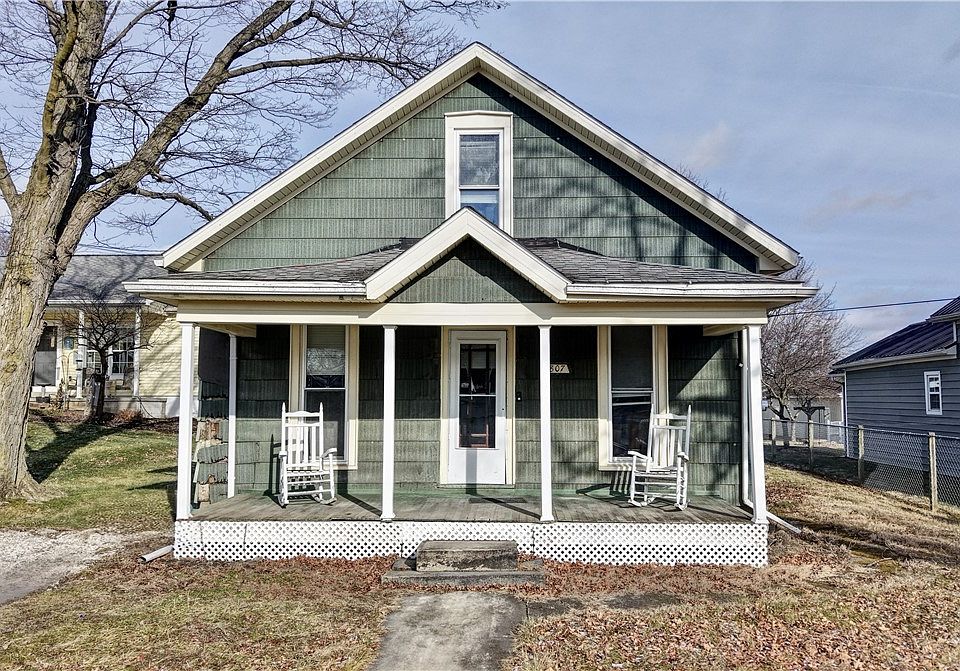 1st image of 807 W Maple St