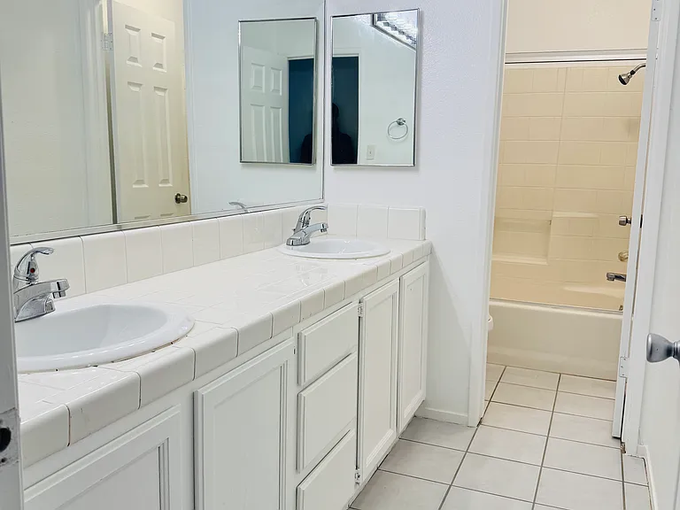 9004 Pine Ridge Way — Photo 11