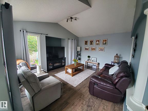 5th image of 53 Langley Cres
