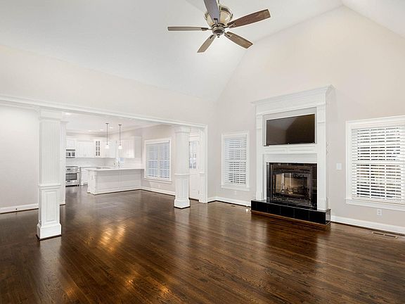 4th image of 300 Shefwood Dr