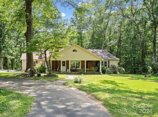 2805 Kingsburry Rd, Clover, SC 29710