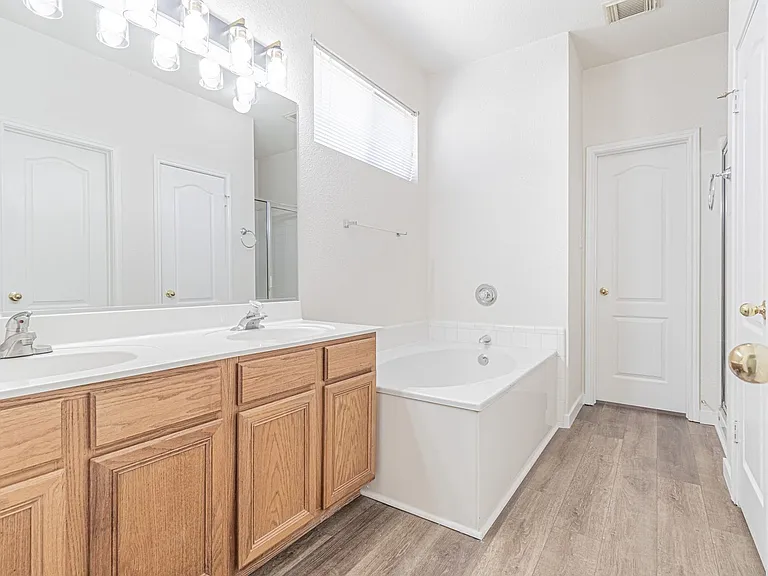 213 Tapwood Ln — Photo 22