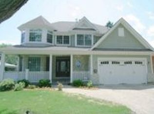 143 Chicago Ave, Clarendon Hills, IL 60514